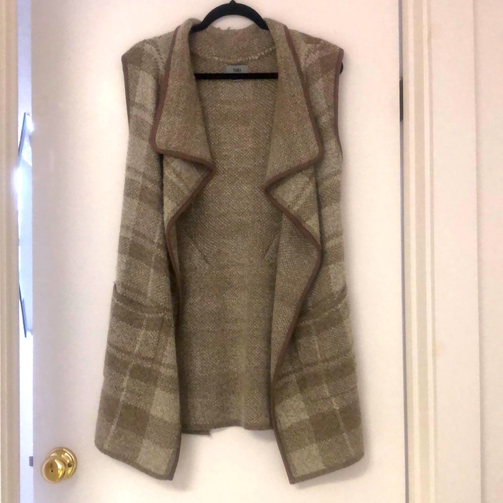 Sleeveless sweater